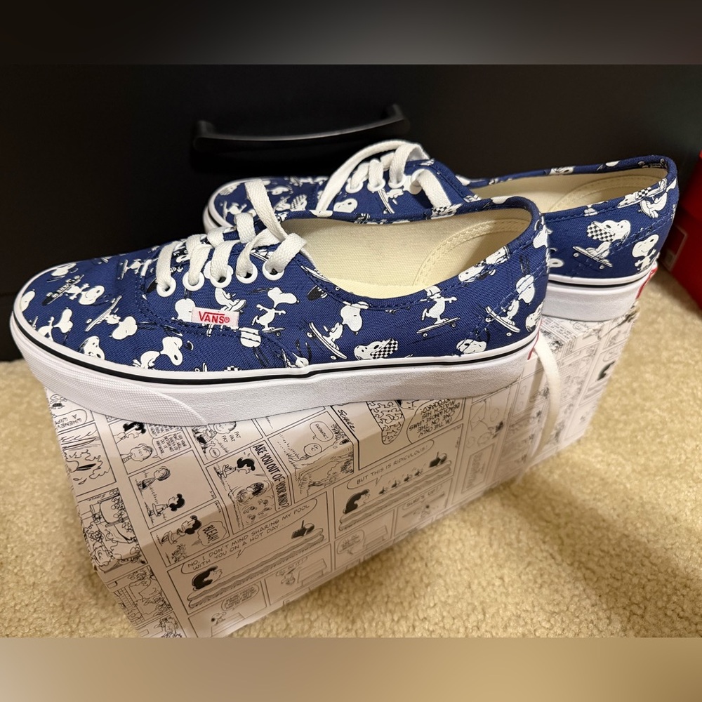 Vans Blue Snoopy Print Low Top Sneakers - Picture 5 of 13